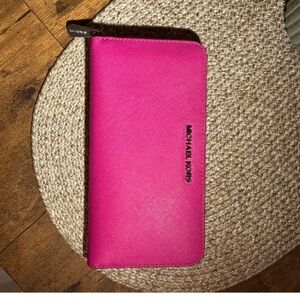 Michael Kors Fuchsia Wallet